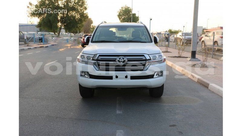 Big with watermark toyota land cruiser estuary import dubai 5392