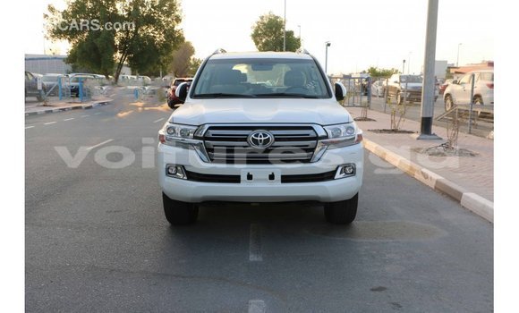 Acheter Import Voiture Toyota Land Cruiser Blanc à Import - Dubai, Estuaire Acheter Import Voiture Toyota Land Cruiser Blanc à Import - Dubai, Estuaire