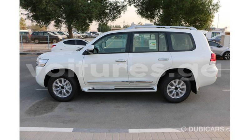 Big with watermark toyota land cruiser estuary import dubai 5392