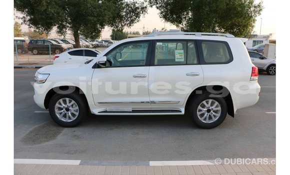 Acheter Import Voiture Toyota Land Cruiser Blanc à Import - Dubai, Estuaire Acheter Import Voiture Toyota Land Cruiser Blanc à Import - Dubai, Estuaire