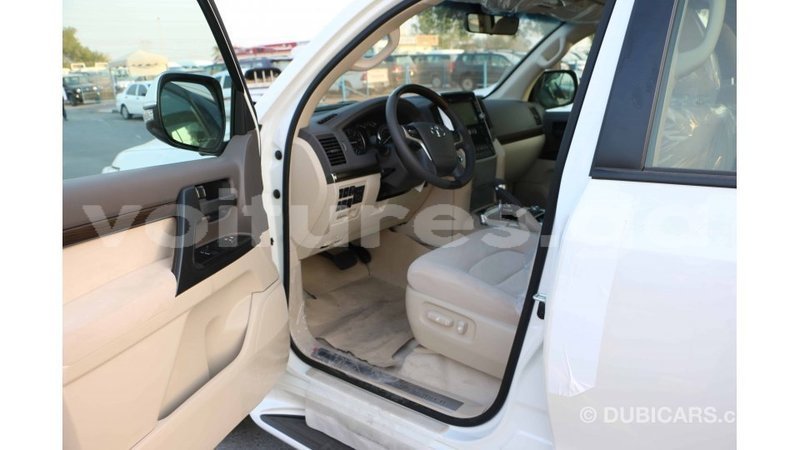 Big with watermark toyota land cruiser estuary import dubai 5392