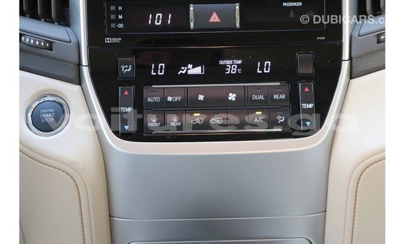 Acheter Import Voiture Toyota Land Cruiser Blanc à Import - Dubai, Estuaire Acheter Import Voiture Toyota Land Cruiser Blanc à Import - Dubai, Estuaire