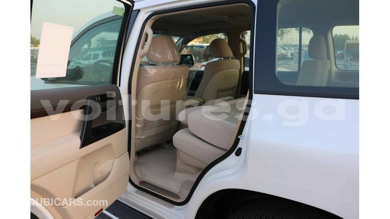 Big with watermark toyota land cruiser estuary import dubai 5392