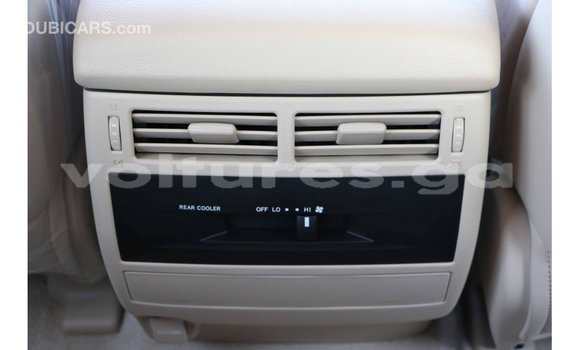 Acheter Import Voiture Toyota Land Cruiser Blanc à Import - Dubai, Estuaire Acheter Import Voiture Toyota Land Cruiser Blanc à Import - Dubai, Estuaire