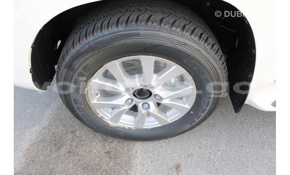 Acheter Import Voiture Toyota Land Cruiser Blanc à Import - Dubai, Estuaire Acheter Import Voiture Toyota Land Cruiser Blanc à Import - Dubai, Estuaire