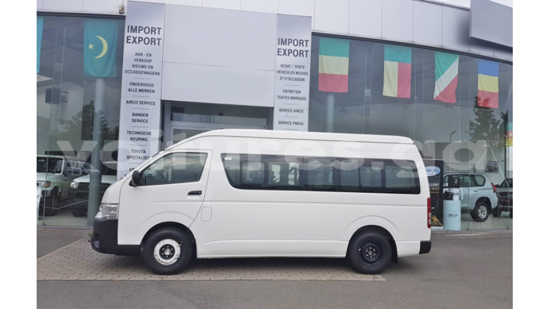 Big with watermark toyota hiace estuary import dubai 5393