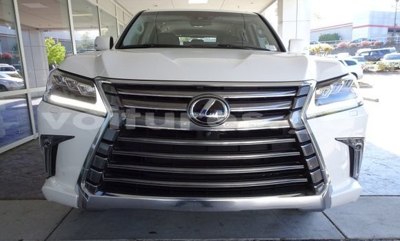 Acheter Occasion Voiture Lexus LX 570 Blanc à Libreville au Estuaire Acheter Occasion Voiture Lexus LX 570 Blanc à Libreville au Estuaire