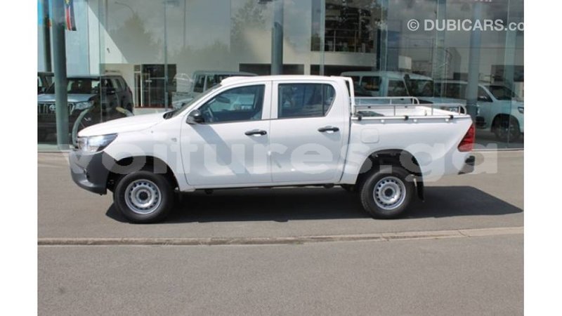 Big with watermark toyota hilux estuary import dubai 5394