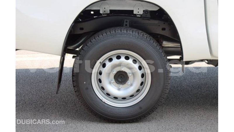 Big with watermark toyota hilux estuary import dubai 5394