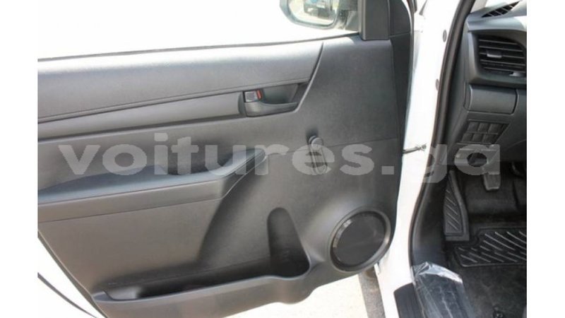 Big with watermark toyota hilux estuary import dubai 5394