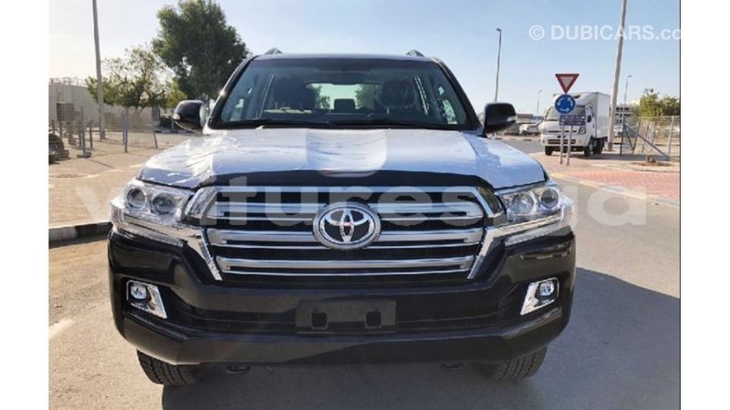 Big with watermark toyota land cruiser estuary import dubai 5395