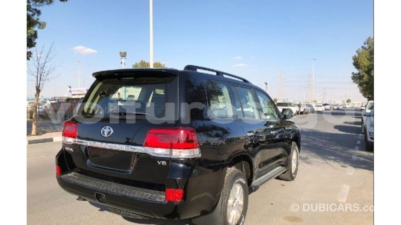 Big with watermark toyota land cruiser estuary import dubai 5395