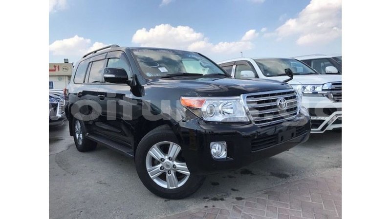 Big with watermark toyota land cruiser estuary import dubai 5397