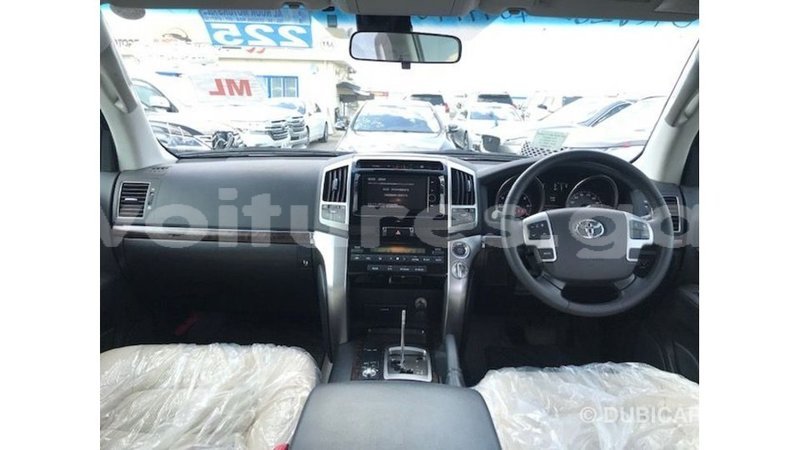 Big with watermark toyota land cruiser estuary import dubai 5397