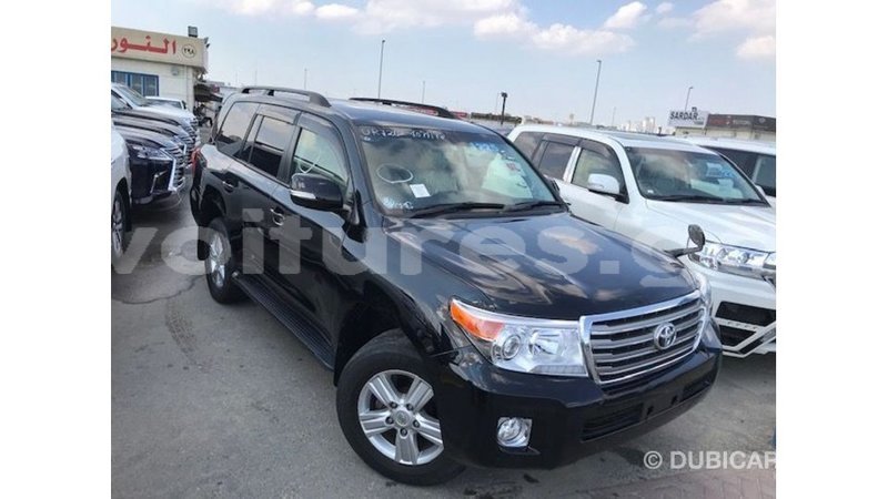 Big with watermark toyota land cruiser estuary import dubai 5397