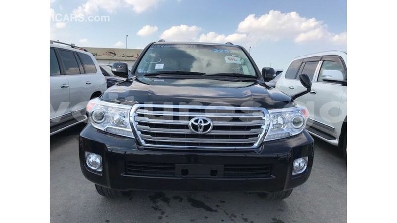 Big with watermark toyota land cruiser estuary import dubai 5397