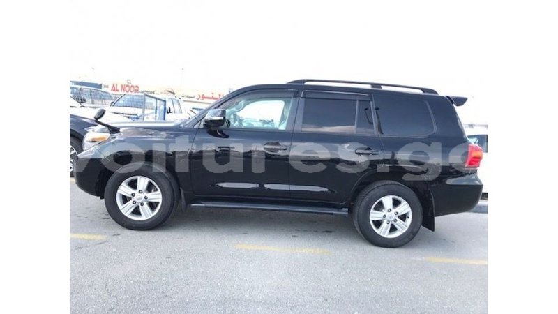 Big with watermark toyota land cruiser estuary import dubai 5397