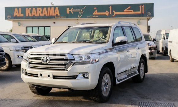 Acheter Import Voiture Toyota Land Cruiser Blanc à Import - Dubai, Estuaire Acheter Import Voiture Toyota Land Cruiser Blanc à Import - Dubai, Estuaire