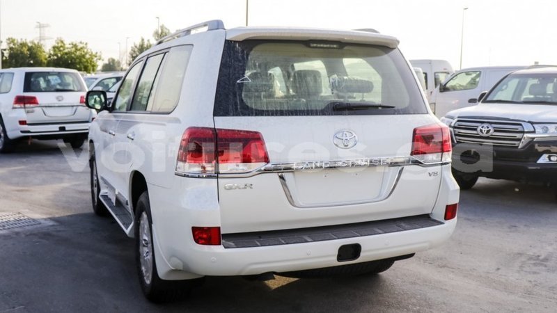 Big with watermark toyota land cruiser estuary import dubai 5398