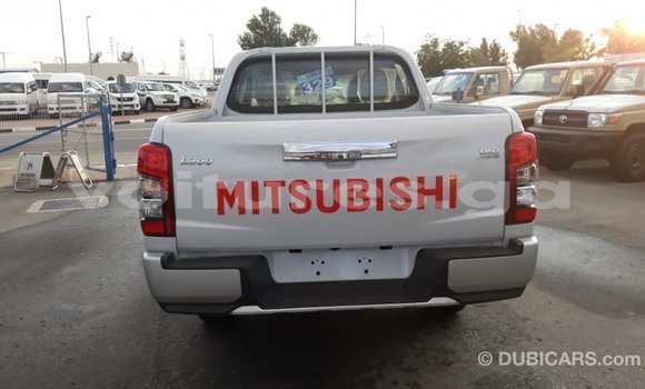 Acheter Import Voiture Mitsubishi L200 Blanc à Import - Dubai, Estuaire Acheter Import Voiture Mitsubishi L200 Blanc à Import - Dubai, Estuaire