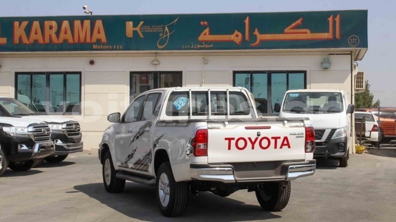 Big with watermark toyota hilux estuary import dubai 5400