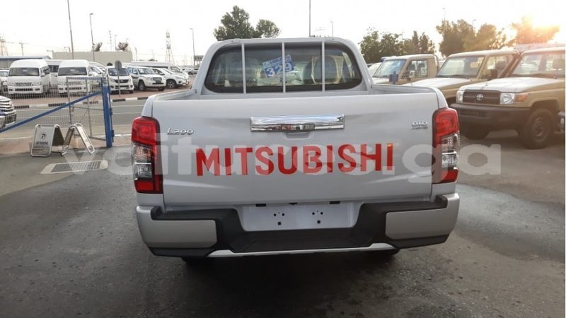 Big with watermark mitsubishi l200 estuary import dubai 5401