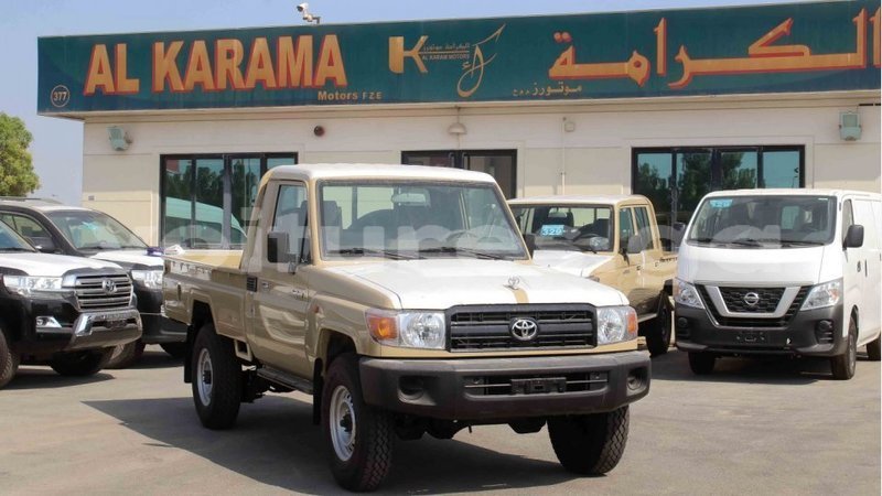 Big with watermark toyota land cruiser estuary import dubai 5402