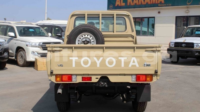 Big with watermark toyota land cruiser estuary import dubai 5402