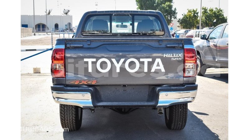 Big with watermark toyota hilux estuary import dubai 5403