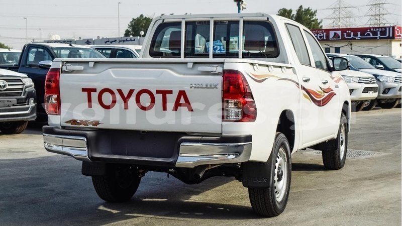 Big with watermark toyota hilux estuary import dubai 5404