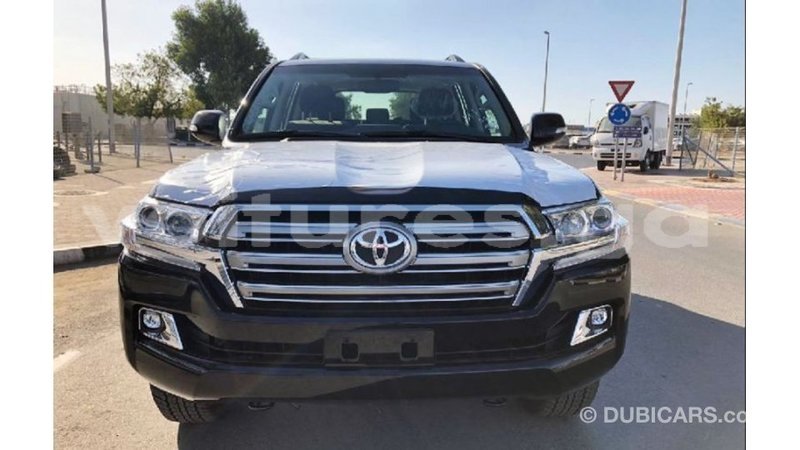 Big with watermark toyota land cruiser estuary import dubai 5406