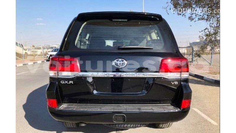 Big with watermark toyota land cruiser estuary import dubai 5406