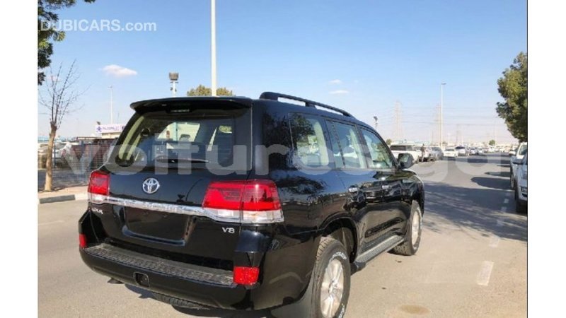 Big with watermark toyota land cruiser estuary import dubai 5406