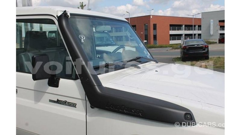 Big with watermark toyota land cruiser estuary import dubai 5408