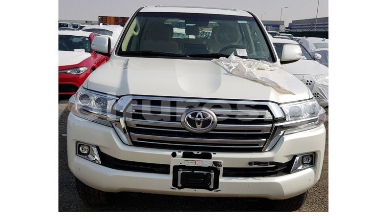 Big with watermark toyota land cruiser estuary import dubai 5409