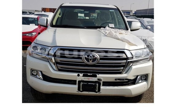 Acheter Import Voiture Toyota Land Cruiser Blanc à Import - Dubai, Estuaire Acheter Import Voiture Toyota Land Cruiser Blanc à Import - Dubai, Estuaire
