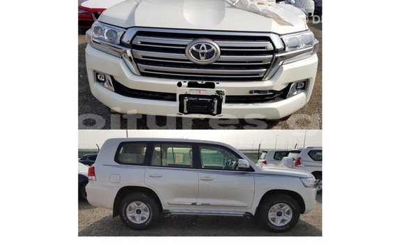 Acheter Import Voiture Toyota Land Cruiser Blanc à Import - Dubai, Estuaire Acheter Import Voiture Toyota Land Cruiser Blanc à Import - Dubai, Estuaire