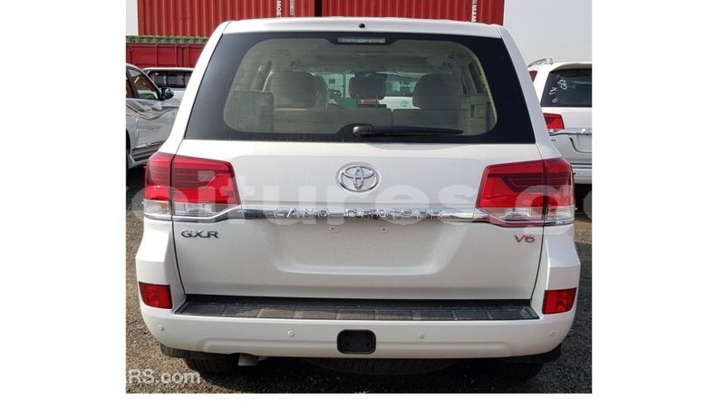 Big with watermark toyota land cruiser estuary import dubai 5409