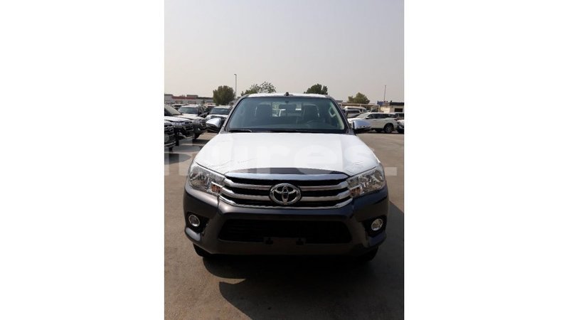 Big with watermark toyota hilux estuaire import dubai 5411