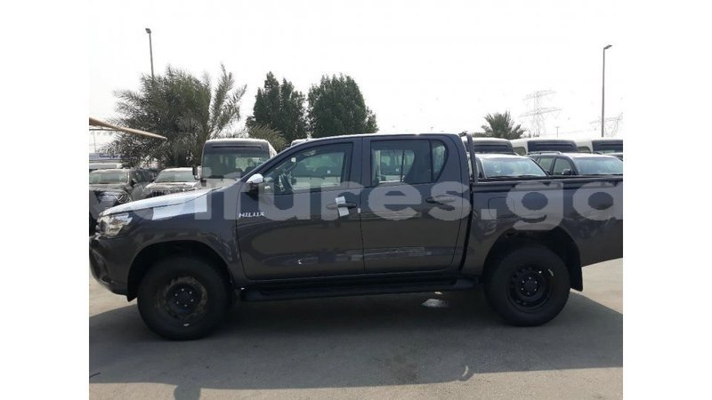 Big with watermark toyota hilux estuaire import dubai 5411