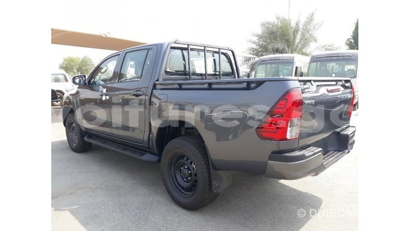 Big with watermark toyota hilux estuaire import dubai 5411