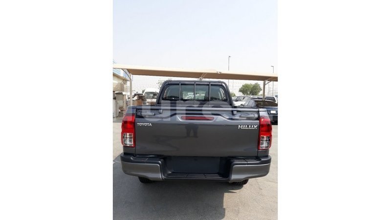 Big with watermark toyota hilux estuaire import dubai 5411