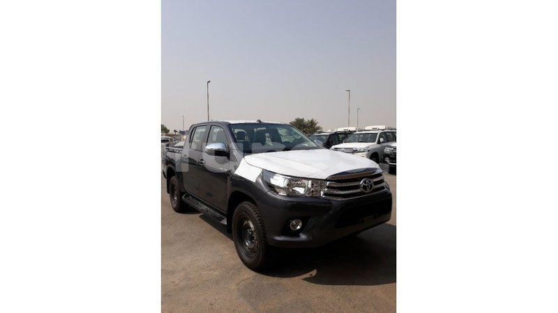 Big with watermark toyota hilux estuaire import dubai 5411