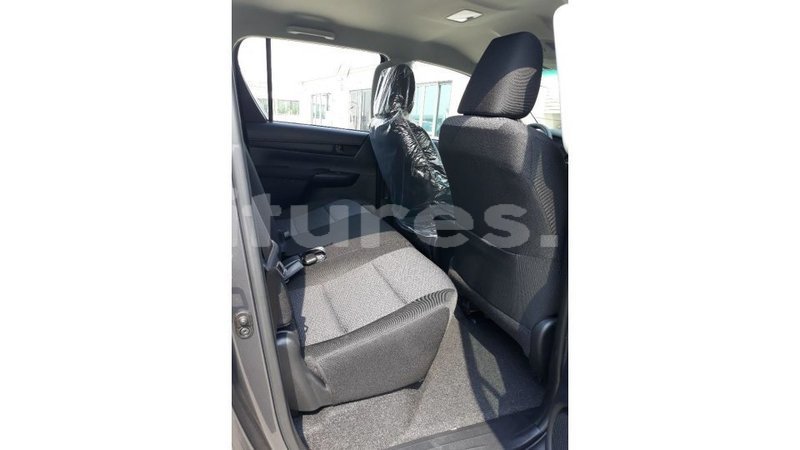 Big with watermark toyota hilux estuaire import dubai 5411