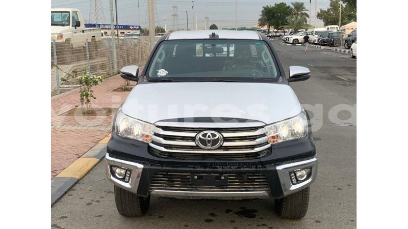 Big with watermark toyota hilux estuaire import dubai 5414