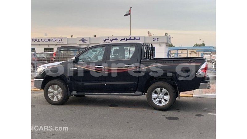 Big with watermark toyota hilux estuaire import dubai 5414