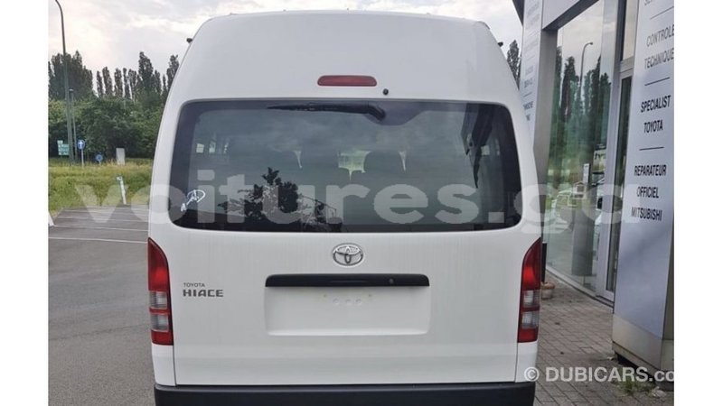 Big with watermark toyota hiace estuary import dubai 5415