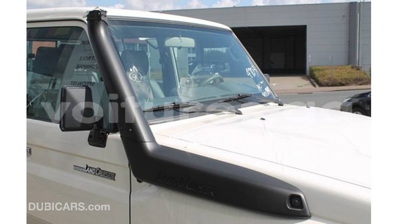 Big with watermark toyota land cruiser estuary import dubai 5417