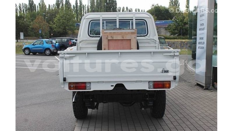 Big with watermark toyota land cruiser estuary import dubai 5417