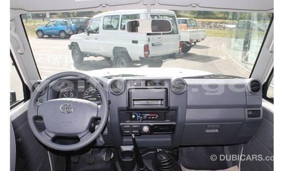 Acheter Import Voiture Toyota Land Cruiser Blanc à Import - Dubai, Estuaire Acheter Import Voiture Toyota Land Cruiser Blanc à Import - Dubai, Estuaire